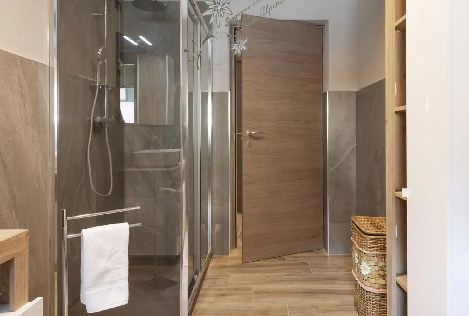 Apartment Appartamento Gardenrose Vione Italy